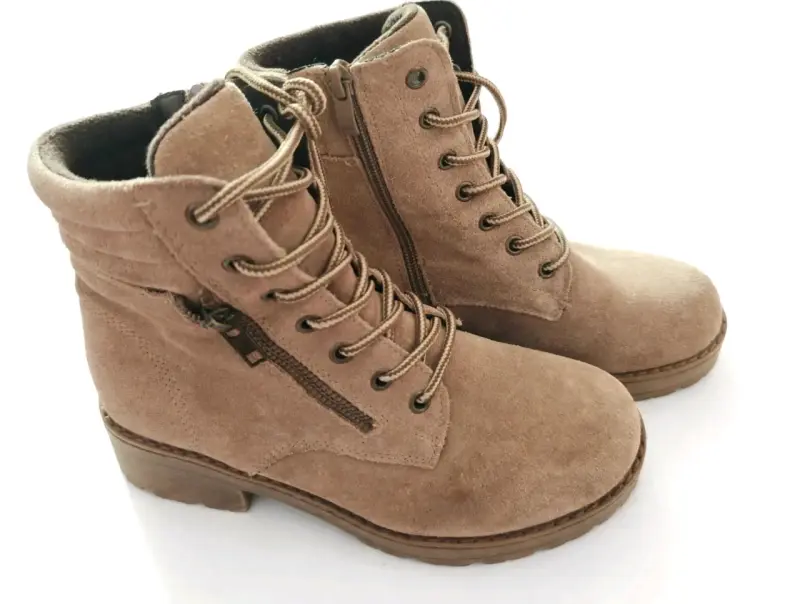 Botines de gamuza con cierre lateral. Talla 37