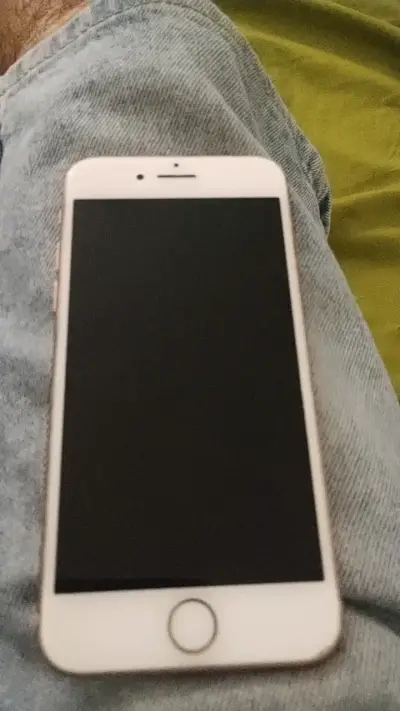 iPhone blanco en buen estado - miniatura 2