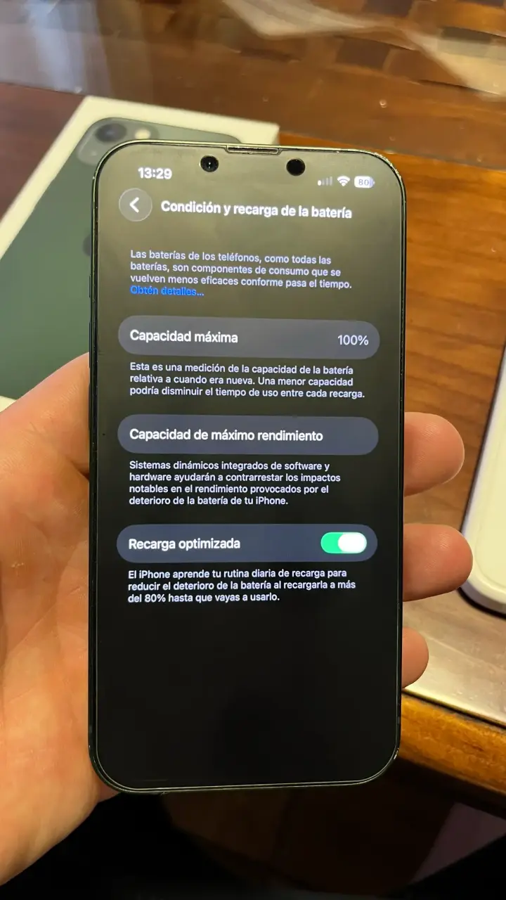 iPhone 13 verde con caja y funda - 5
