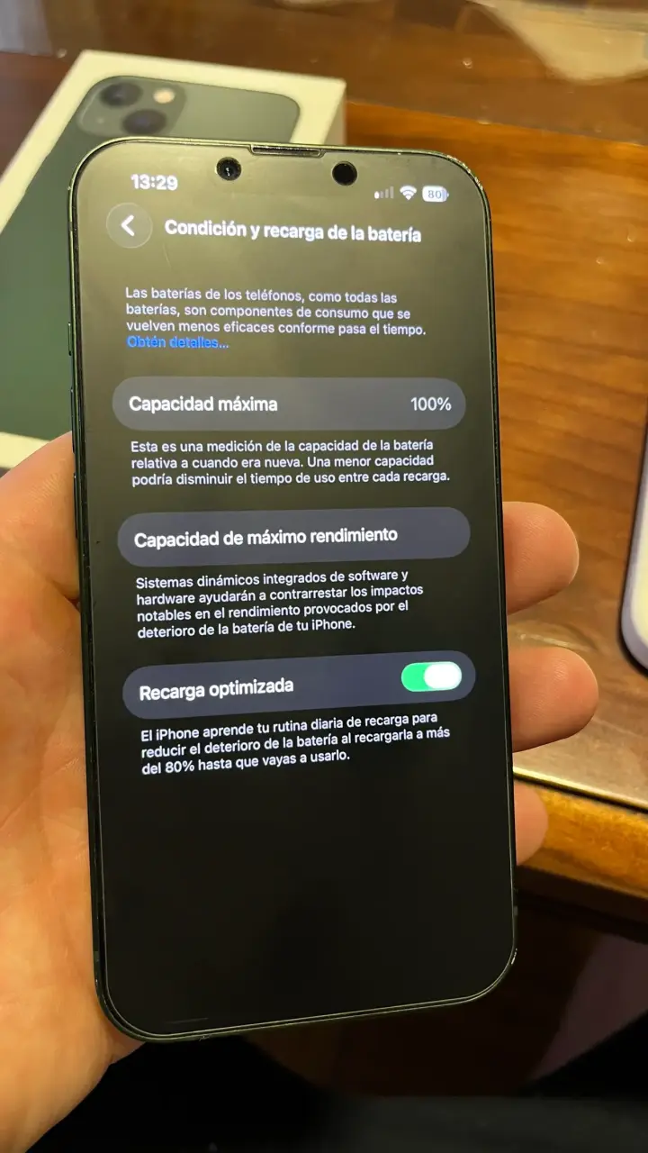 iPhone 13 verde con caja y funda - 6