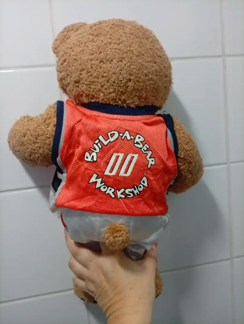 Osito de peluche con camiseta de baloncesto - 2