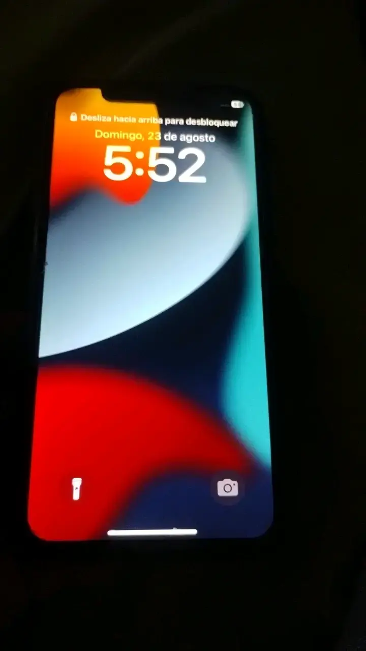 iPhone 11 en buen estado color negro - 2