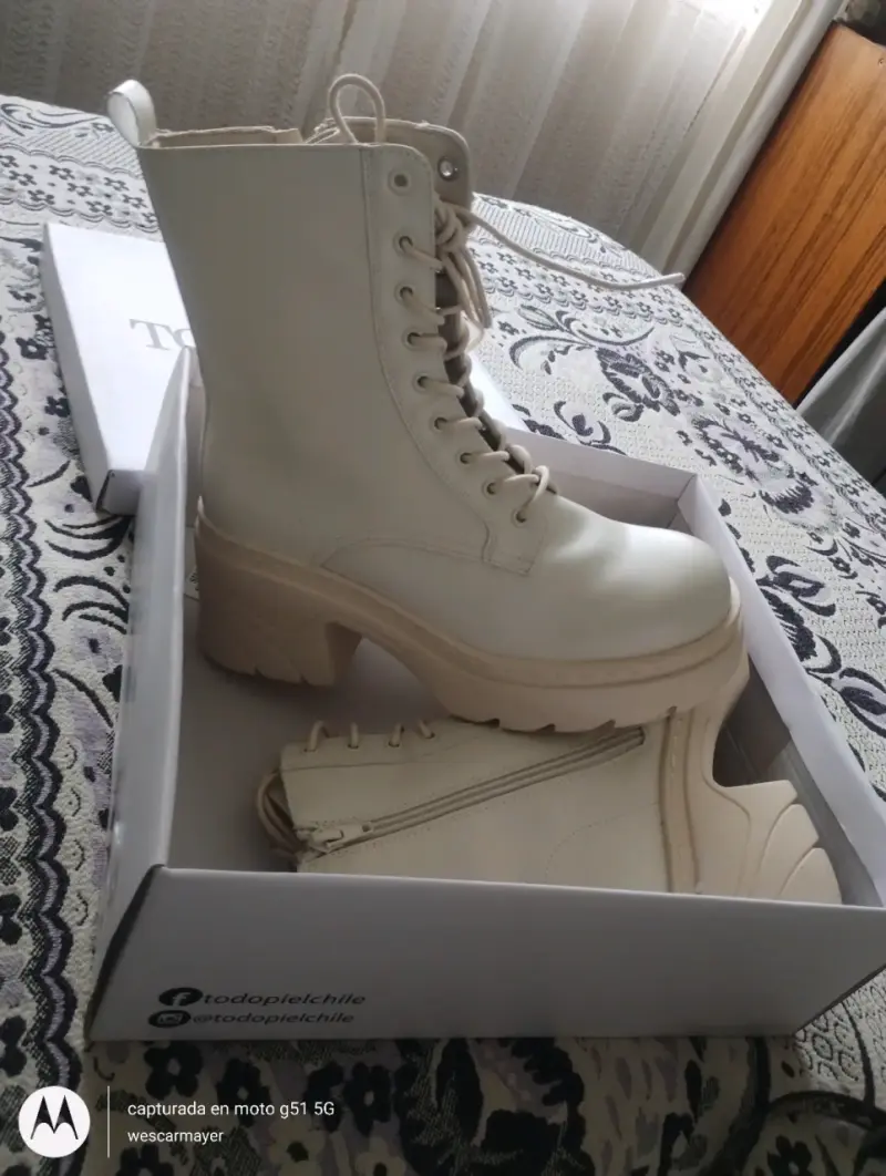 Botas de cuero beige con plataforma - 1