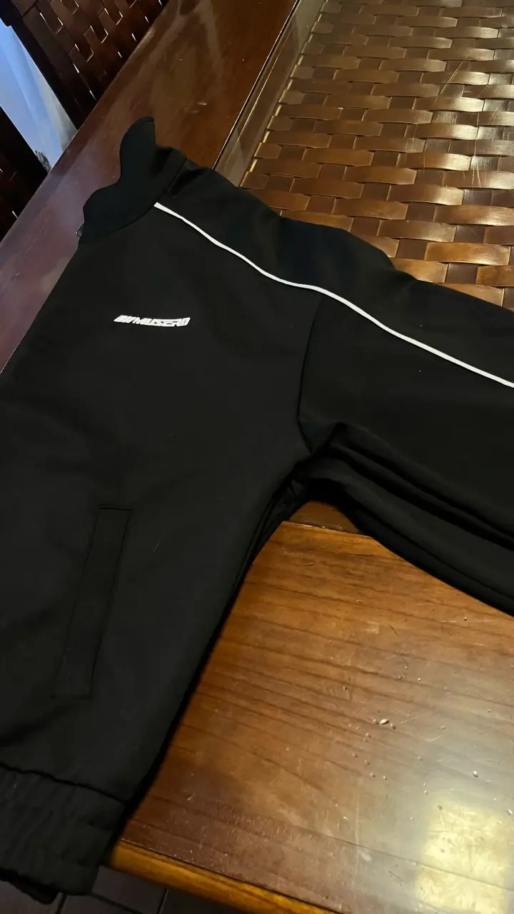 Chaqueta deportiva negra con cierre musero - 2