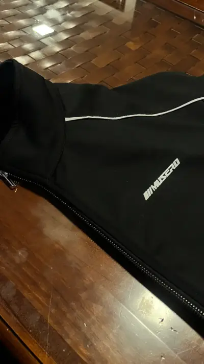 Chaqueta deportiva negra con cierre musero - miniatura 3