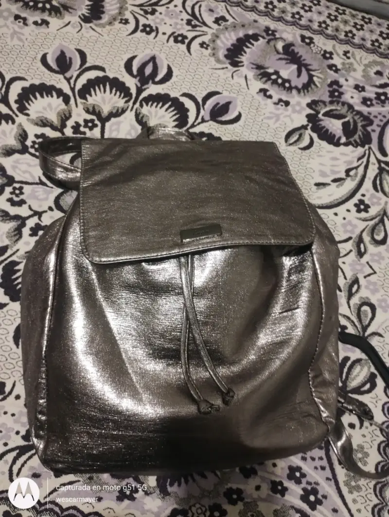 Mochila metálica plateada elegante - 2