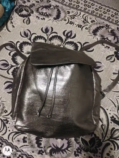 Mochila metálica plateada elegante - miniatura 3