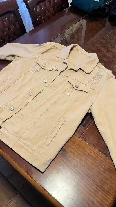 Chaqueta de mezclilla beige desgastado - miniatura 1