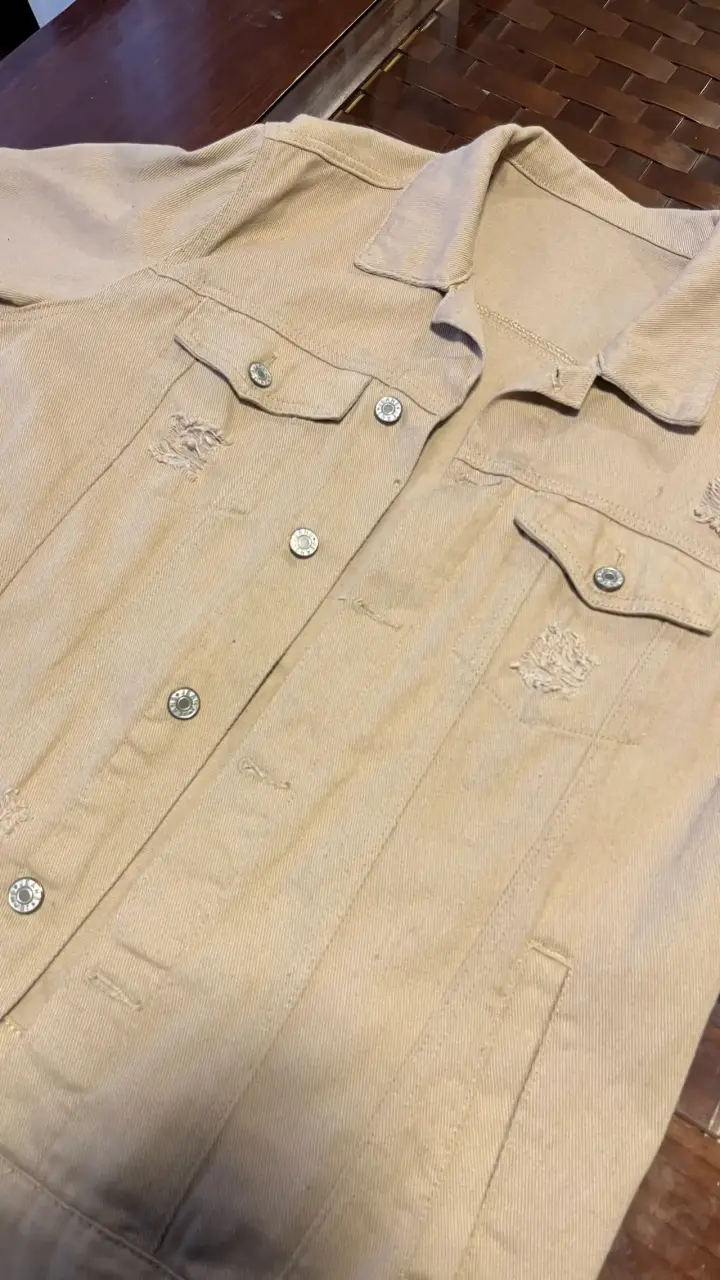 Chaqueta de mezclilla beige desgastado - 2