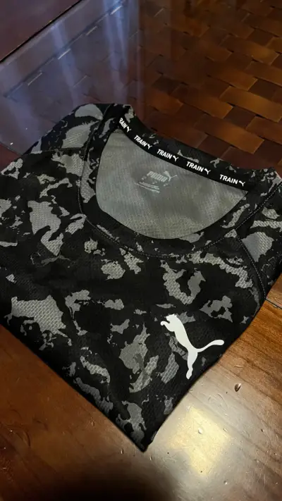 Polera deportiva camuflada Puma negra - miniatura 1