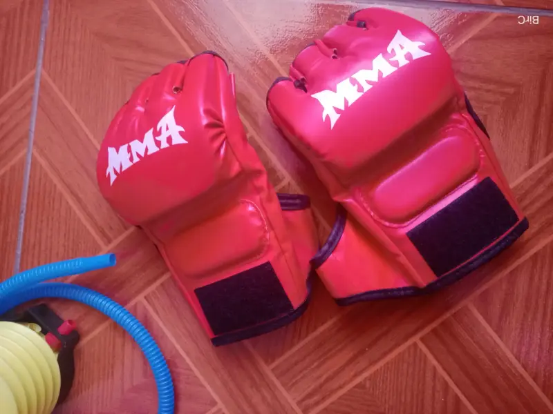 Saco de boxeo inflable con base estable - 5