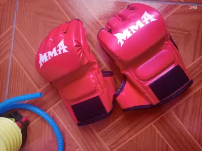 Saco de boxeo inflable con base estable - miniatura 5