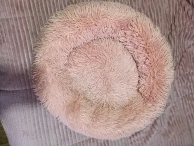 Cama redonda para mascotas color rosado - miniatura 1