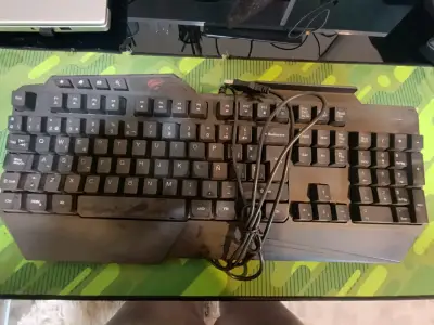 Teclado mecánico retroiluminado para gaming - miniatura 1