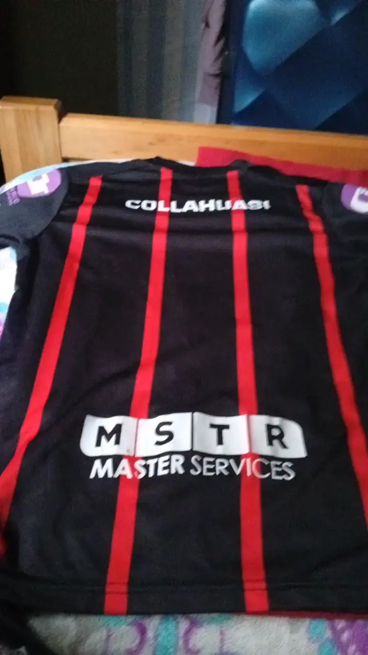 Camiseta deportiva Iquique negra y roja talla 10 - 2