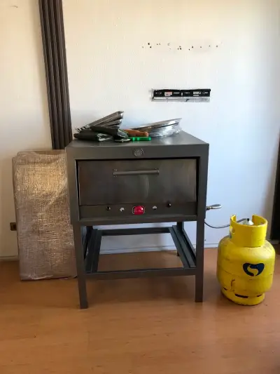 Horno de pizza a gas con accesorios - miniatura 1