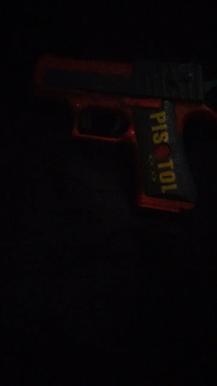 Pistola de juguete roja para niños - 1
