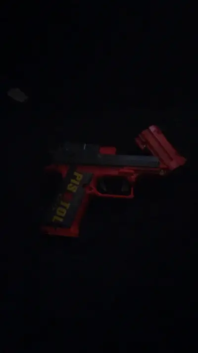 Pistola de juguete roja para niños - miniatura 3