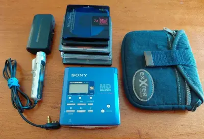 Sony MZ-R55 MiniDisc Walkman + accesorios - miniatura 1