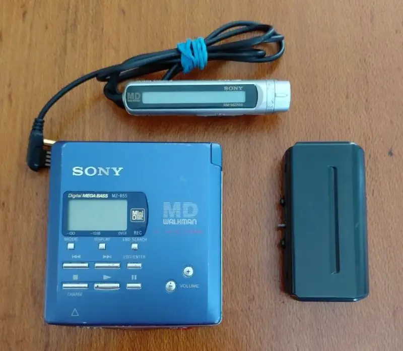 Sony MZ-R55 MiniDisc Walkman + accesorios - 2