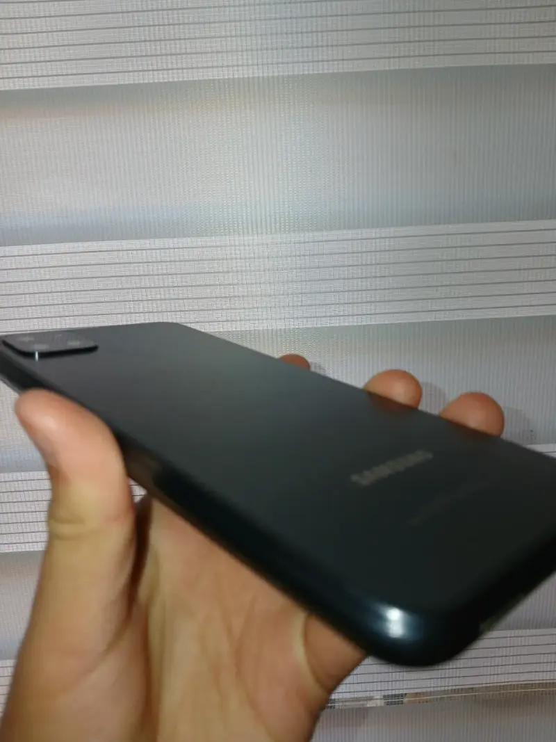 Smartphone Samsung Galaxy A12 en buen estado - 3