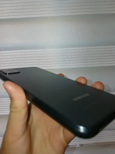 Smartphone Samsung Galaxy A12 en buen estado - miniatura 3