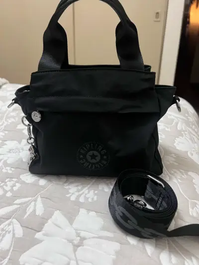 Bolso negro Kipling con correa ajustable - miniatura 2