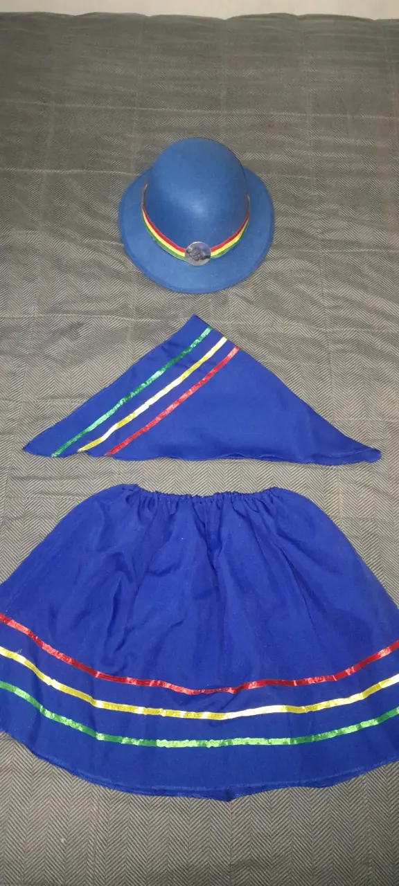 Traje nortino con Sombrero, pañuelo  y Falda - 2