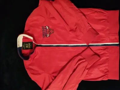 Chaqueta y camiseta Chicago Bulls Jordan 23 roja - miniatura 1