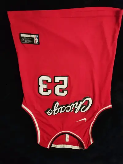 Chaqueta y camiseta Chicago Bulls Jordan 23 roja - miniatura 2