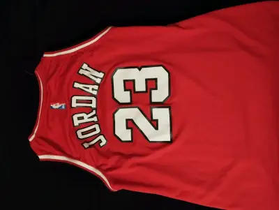 Chaqueta y camiseta Chicago Bulls Jordan 23 roja - miniatura 3