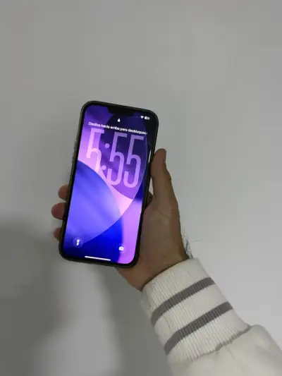 iPhone 13 Pro Max en buen estado - miniatura 1
