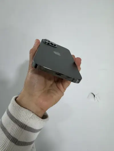 iPhone 13 Pro Max en buen estado - miniatura 3