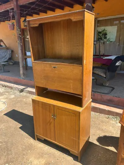 Mueble de madera vintage con estantes y puertas - miniatura 2