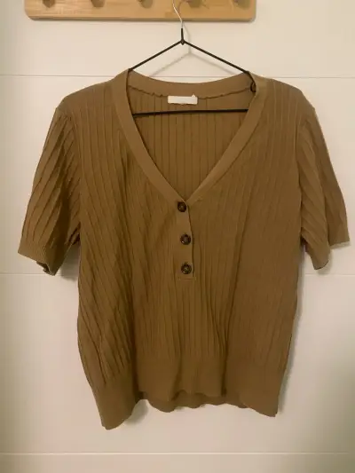 Polera de punto marrón H&M con botones - miniatura 1