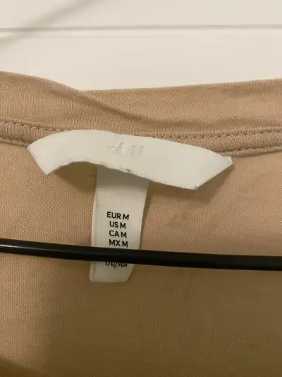 Polera beige H&M para mujer talla M - miniatura 2
