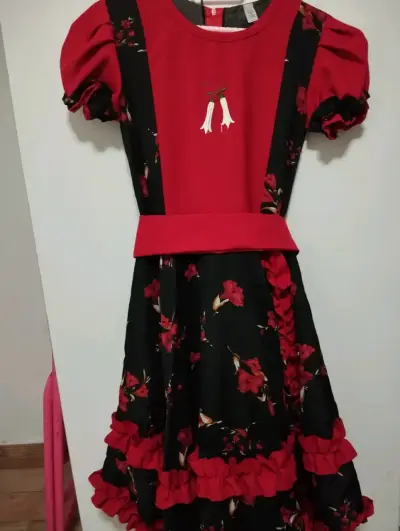 Vestido de huasa rojo y negro con flores - miniatura 1