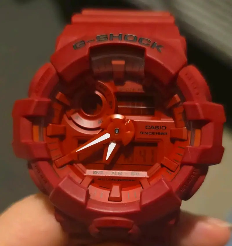 Reloj Casio G-Shock rojo resistente al agua - 1