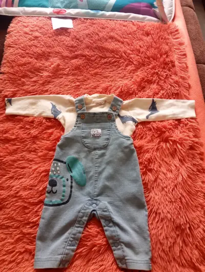 Conjunto de ropa para bebé con enterito y body - miniatura 1