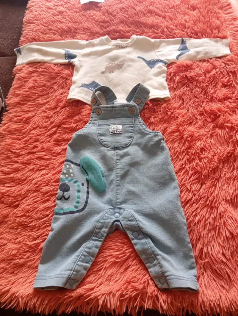 Conjunto de ropa para bebé con enterito y body - 2