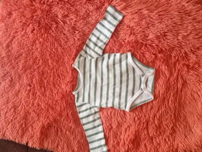 Conjunto de ropa para bebé con enterito y body - miniatura 5