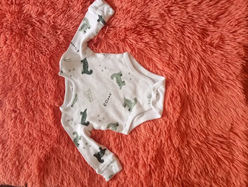 Conjunto de ropa para bebé con enterito y body - 10