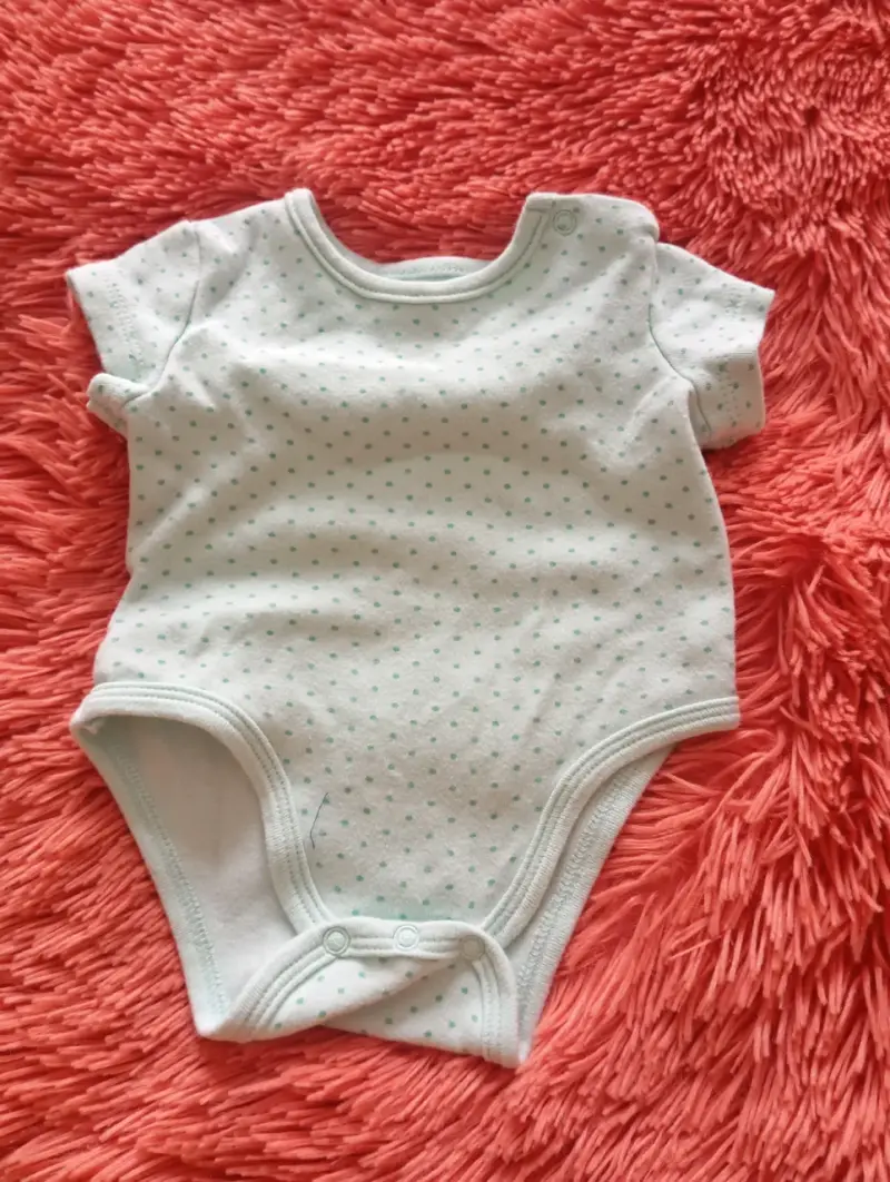 Conjunto de ropa para bebé con enterito y body - 11