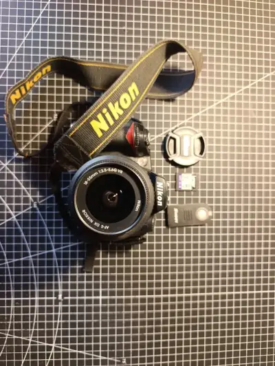 Cámara DSLR Nikon D90 con lente 18-55 y accesorios - miniatura 3