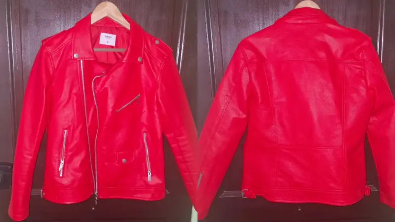 Chaqueta de cuero roja estilo biker para mujer