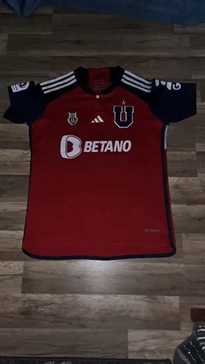 Camiseta Universidad de Chile 2023 Adidas Roja - miniatura 1