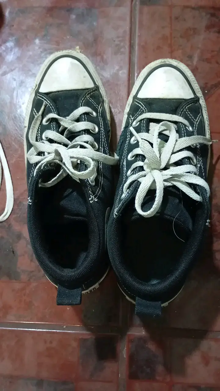 Zapatillas converse usadas con detalles - 4