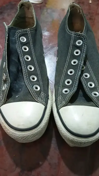 Zapatillas converse usadas con detalles - miniatura 1