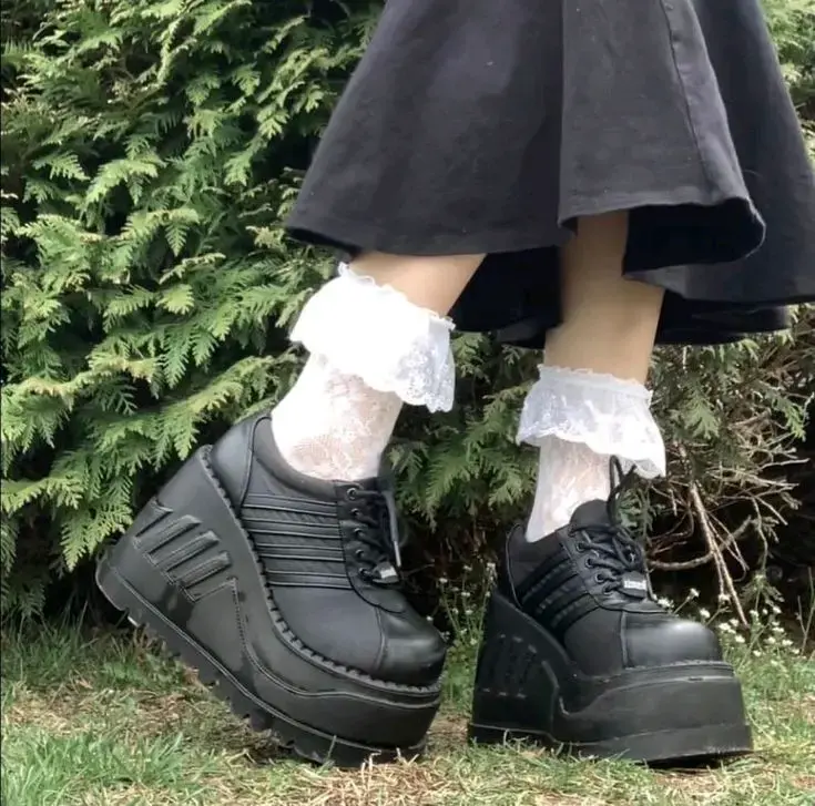 Zapatos plataforma negros estilo gótico - 2