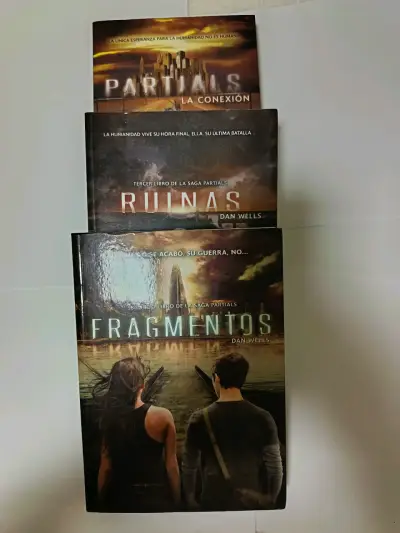 Trilogía Partials de Dan Wells en buen estado - miniatura 1